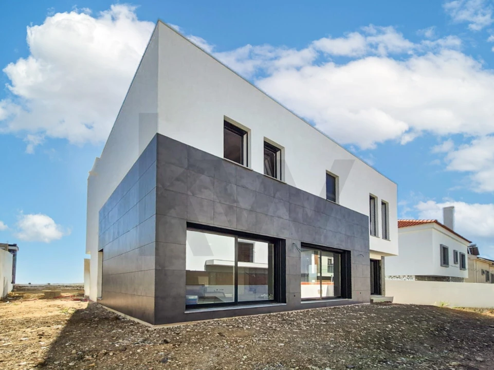 Moradia T4 para Venda em São Domingos de Rana Foto 1