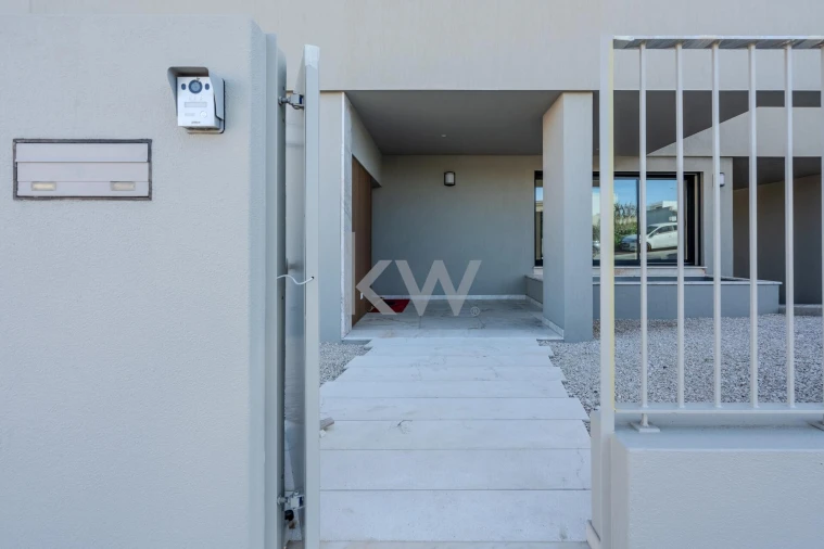 Moradia T3 para Venda em Barcarena Foto 3