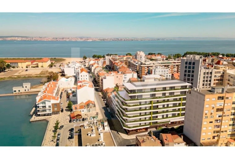 Apartamento T4 para Venda em Barreiro e Lavradio Foto 9