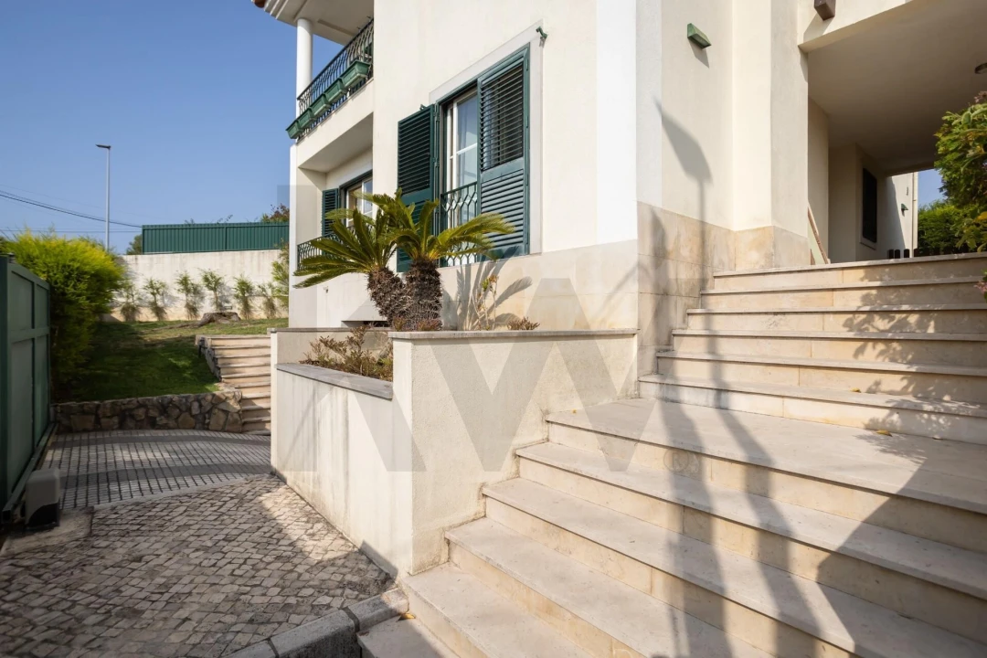 Moradia T4 para Venda em Oeiras e São Julião da Barra, Paço de Arcos e Caxias Foto 1