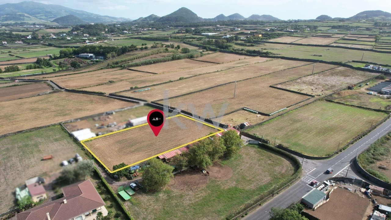 Terreno para Venda em Rabo de Peixe Foto 6