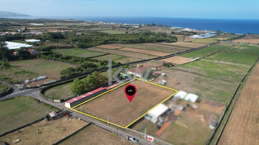 Terreno para Venda em Rabo de Peixe Foto 2