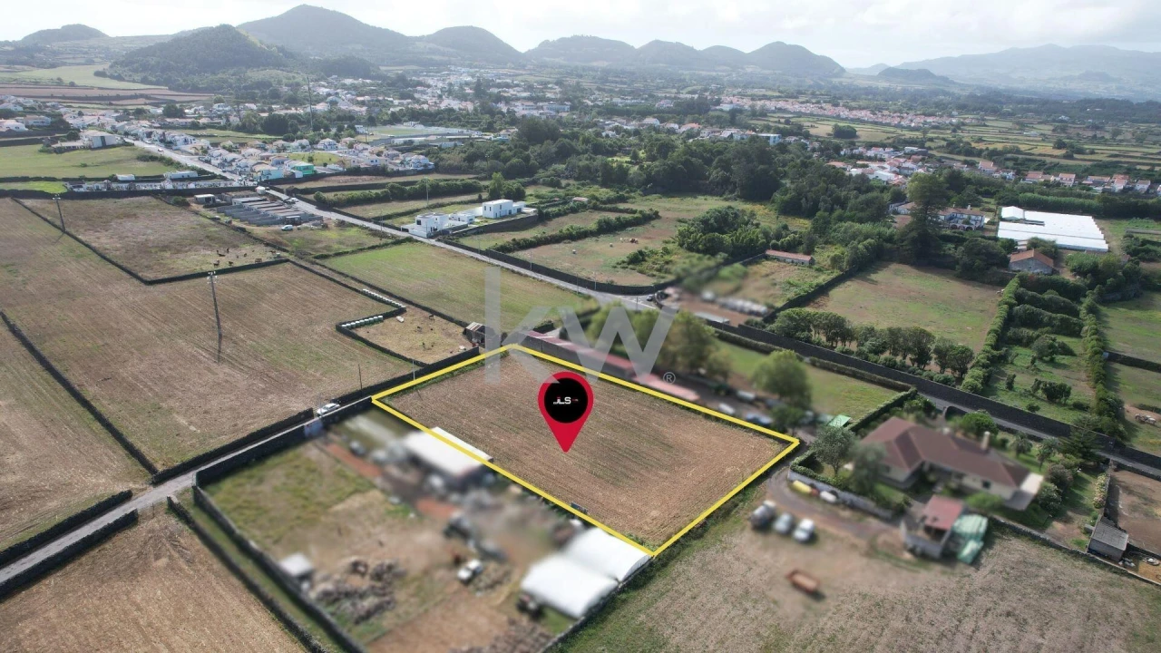 Terreno para Venda em Rabo de Peixe Foto 3