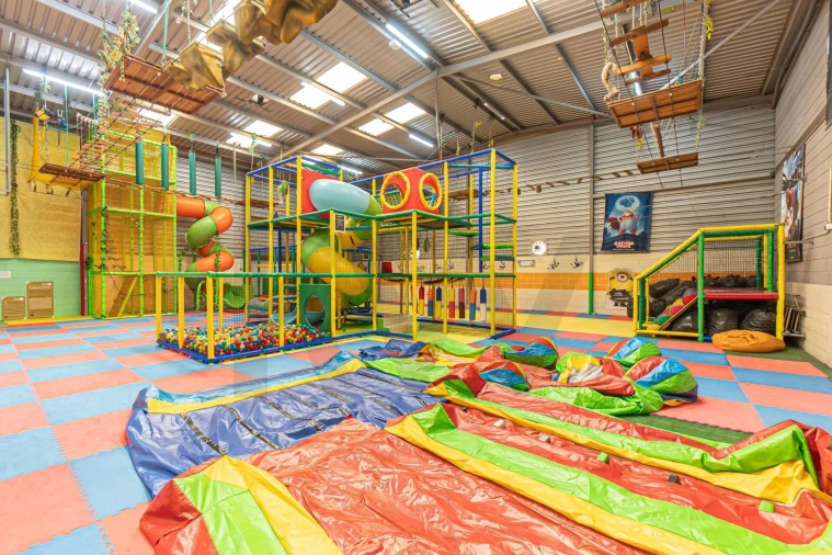 Armazém para Venda em Serzedo e Perosinho Foto 3