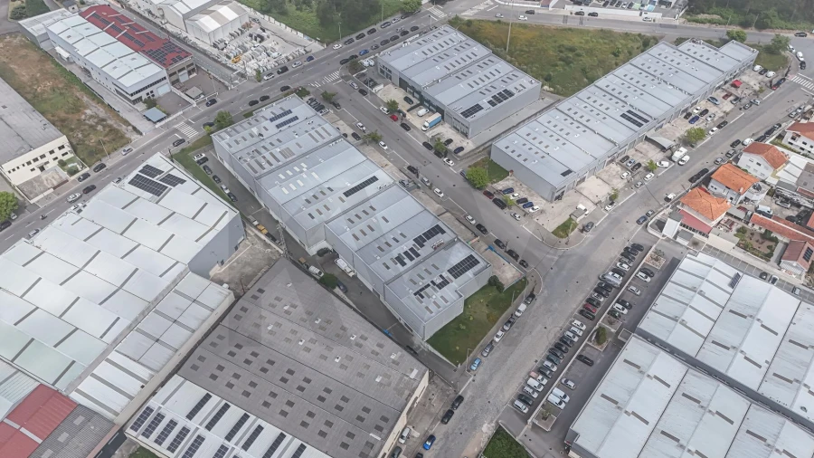 Armazém para Venda em Serzedo e Perosinho Foto 11