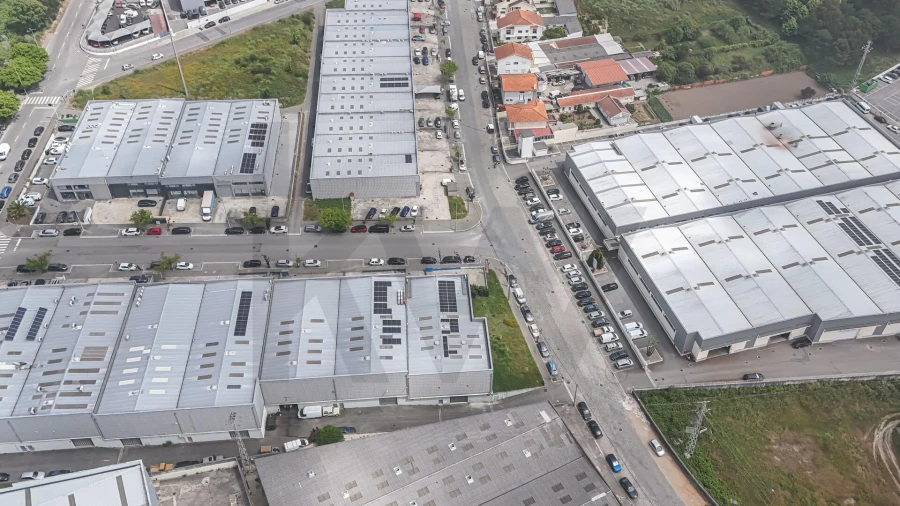 Armazém para Venda em Serzedo e Perosinho Foto 10