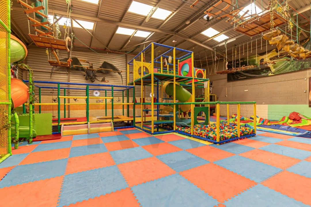 Armazém para Venda em Serzedo e Perosinho Foto 2