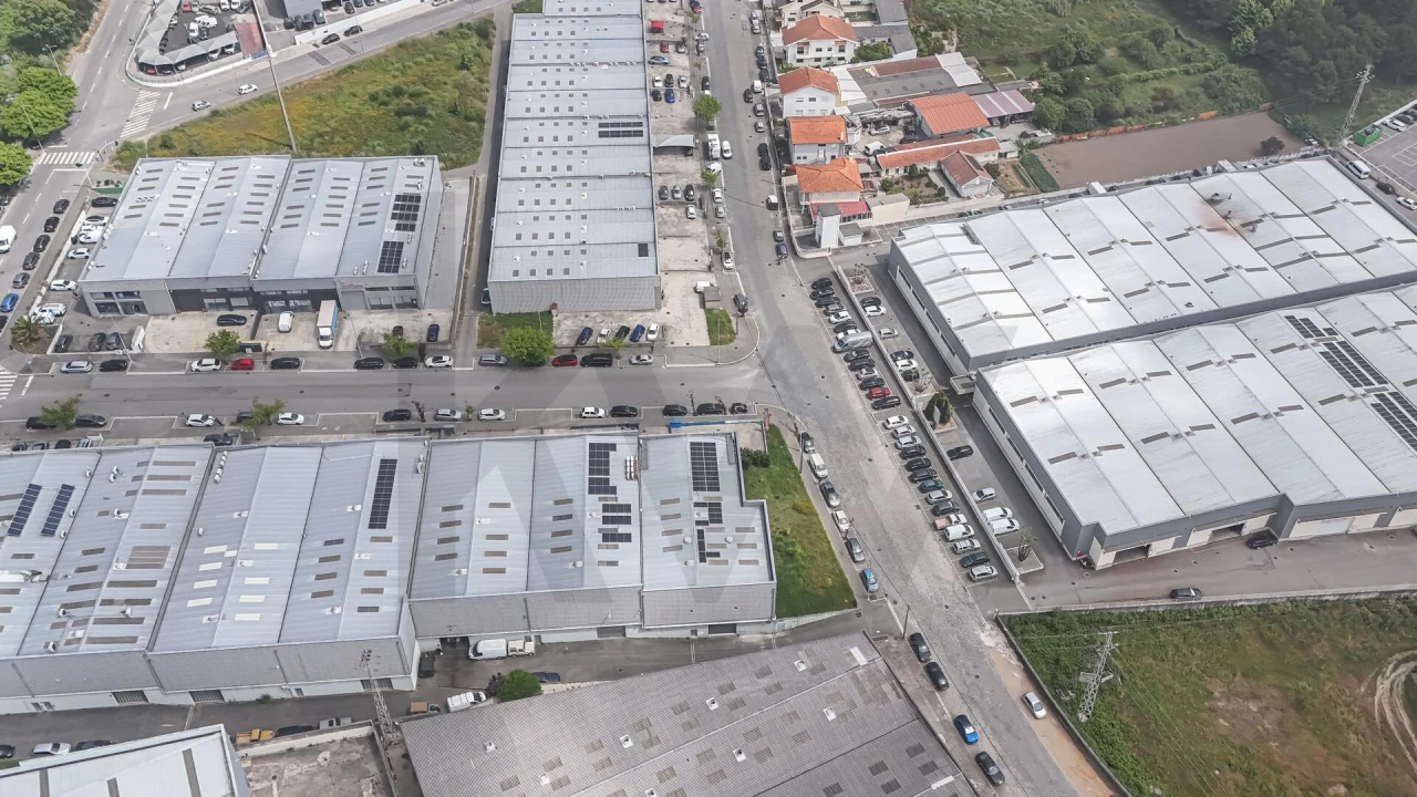 Armazém para Venda em Serzedo e Perosinho Foto 10