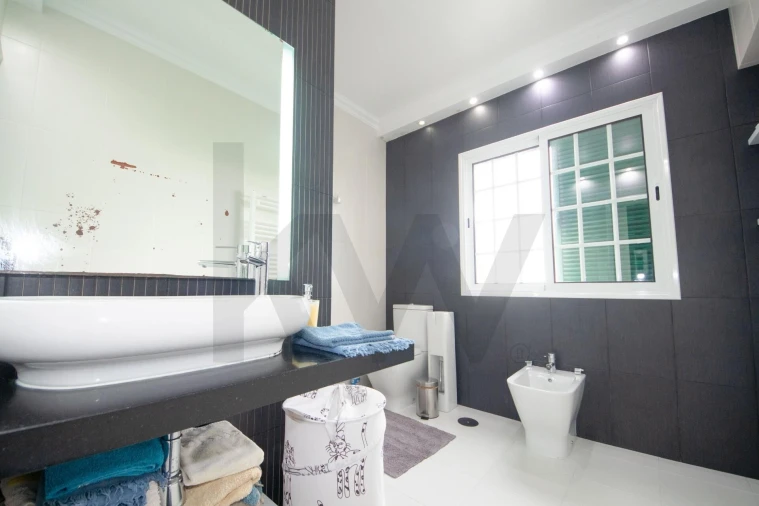 Moradia T3 para Venda em Arrifes Foto 34