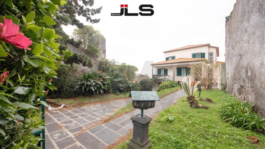 Moradia T3 para Venda em Arrifes Foto 1