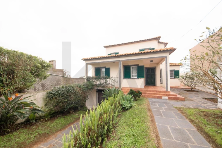 Moradia T3 para Venda em Arrifes Foto 2