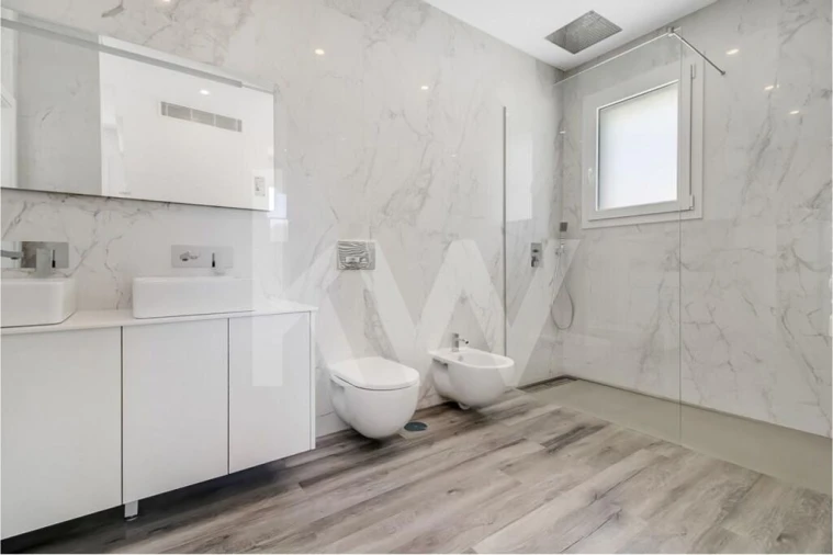 Moradia T4 para Venda em Pontinha e Famões Foto 29