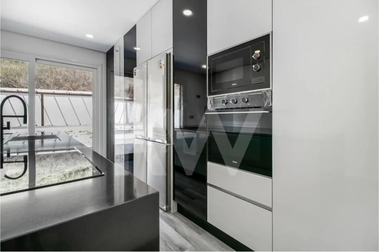 Moradia T4 para Venda em Pontinha e Famões Foto 13