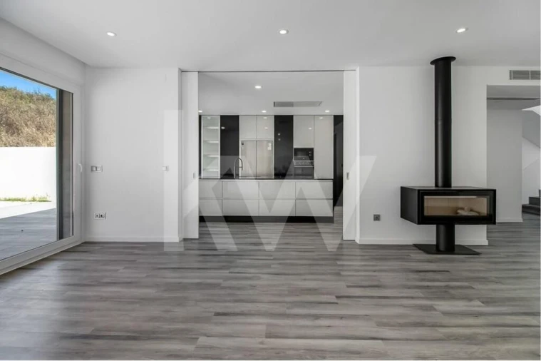 Moradia T4 para Venda em Pontinha e Famões Foto 8