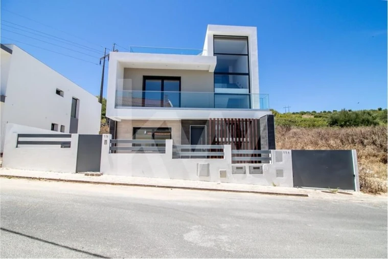 Moradia T4 para Venda em Pontinha e Famões Foto 6