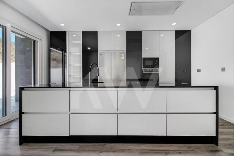 Moradia T4 para Venda em Pontinha e Famões Foto 11