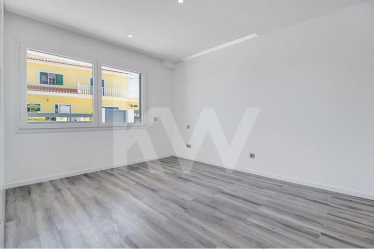 Moradia T4 para Venda em Pontinha e Famões Foto 17