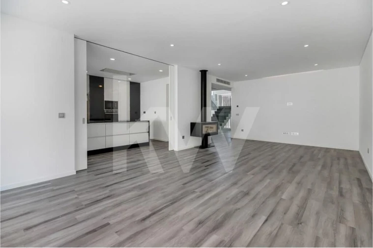 Moradia T4 para Venda em Pontinha e Famões Foto 9