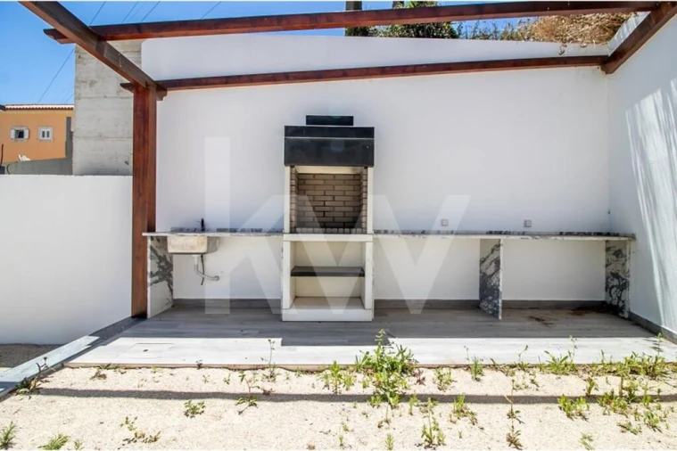 Moradia T4 para Venda em Pontinha e Famões Foto 46