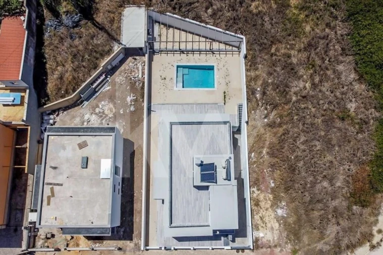 Moradia T4 para Venda em Pontinha e Famões Foto 2