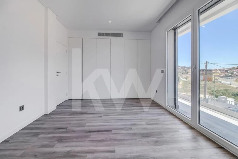 Moradia T4 para Venda em Pontinha e Famões Foto 21