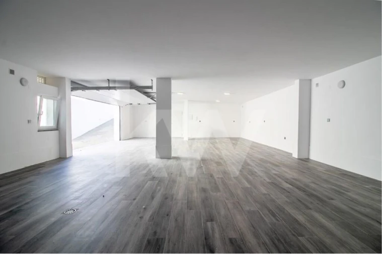 Moradia T4 para Venda em Pontinha e Famões Foto 42