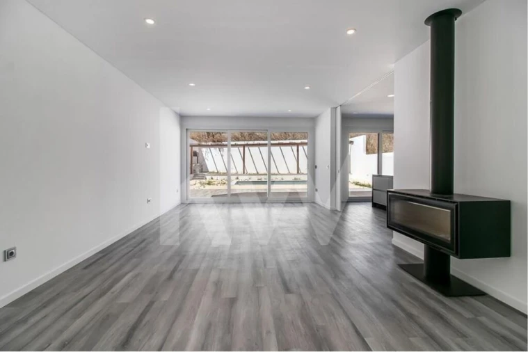 Moradia T4 para Venda em Pontinha e Famões Foto 7