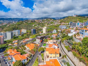 Moradia T7 para Venda em São Martinho