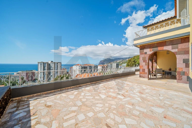 Moradia T7 para Venda em São Martinho Foto 3