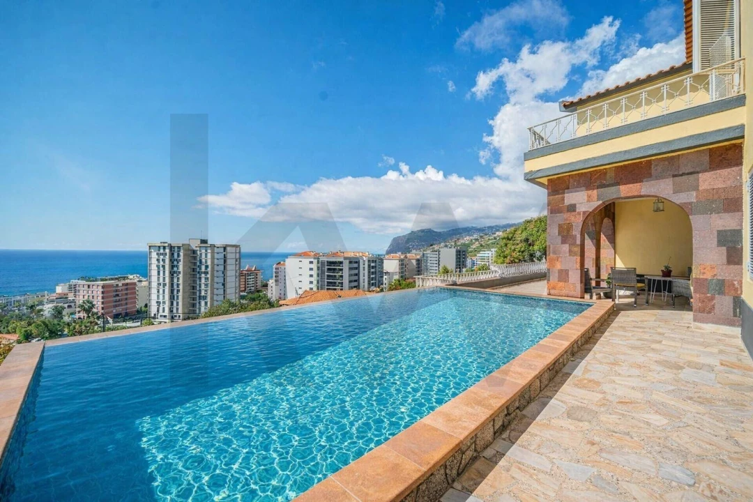 Moradia T7 para Venda em São Martinho Foto 4