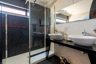 Moradia T5 para Venda em Marvila, Ribeira Santarém, São Salvador, São Nicolau