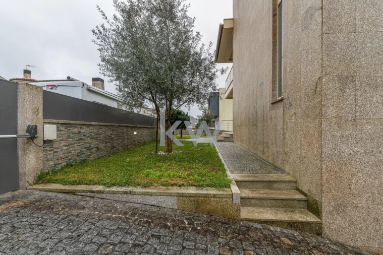 Moradia T3 para Venda em Caires Foto 6