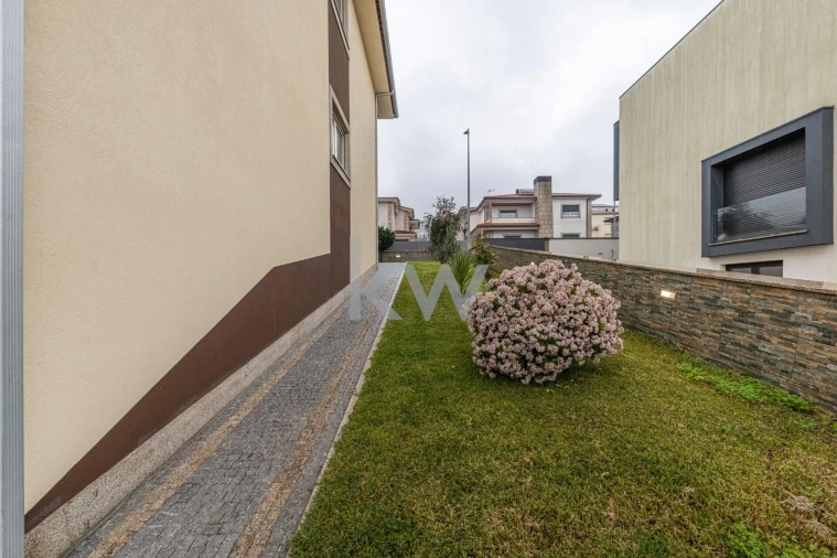 Moradia T3 para Venda em Caires Foto 7