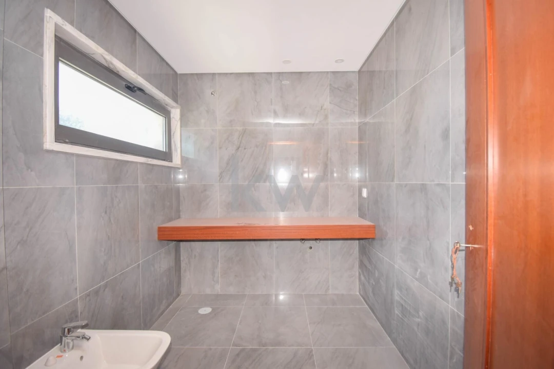 Moradia T4 para Venda em Carnaxide e Queijas Foto 28