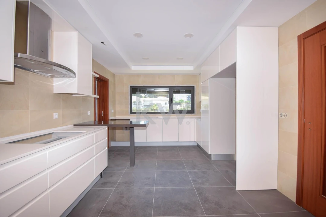 Moradia T4 para Venda em Carnaxide e Queijas Foto 21