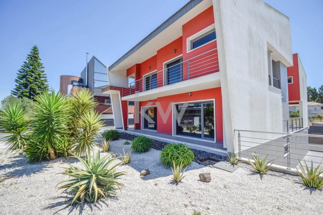 Moradia T4 para Venda em Carnaxide e Queijas Foto 6