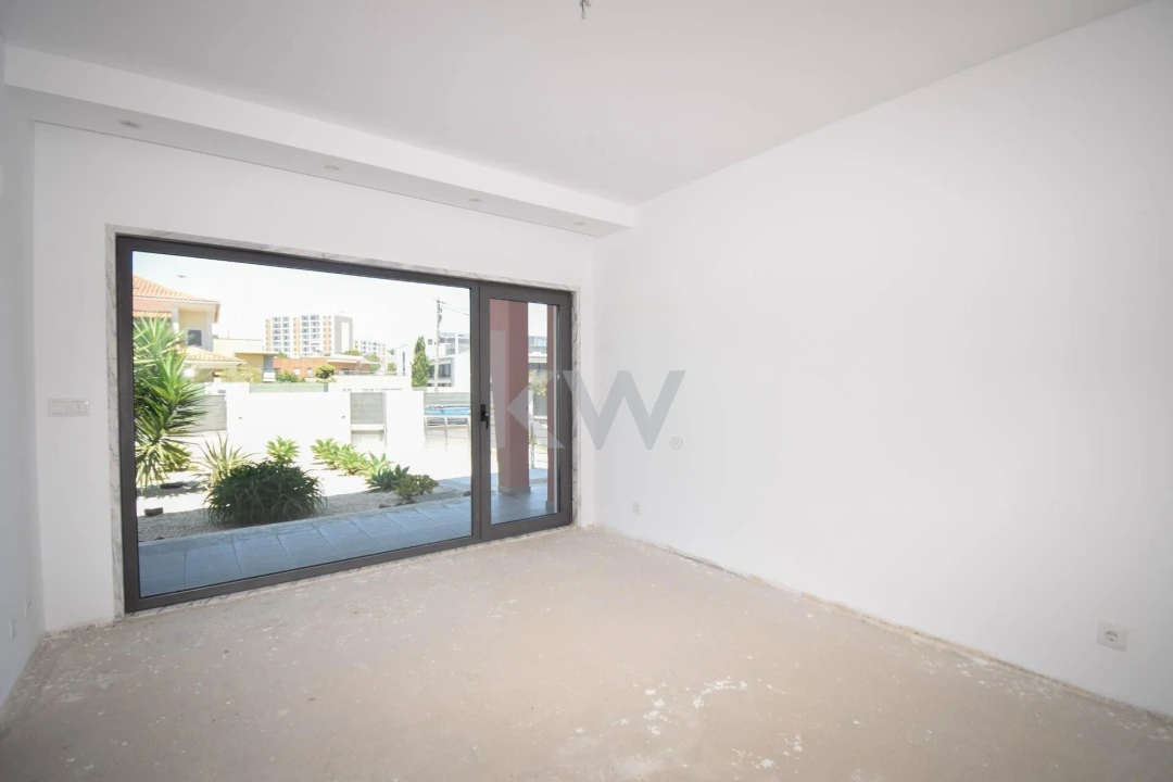 Moradia T4 para Venda em Carnaxide e Queijas Foto 16