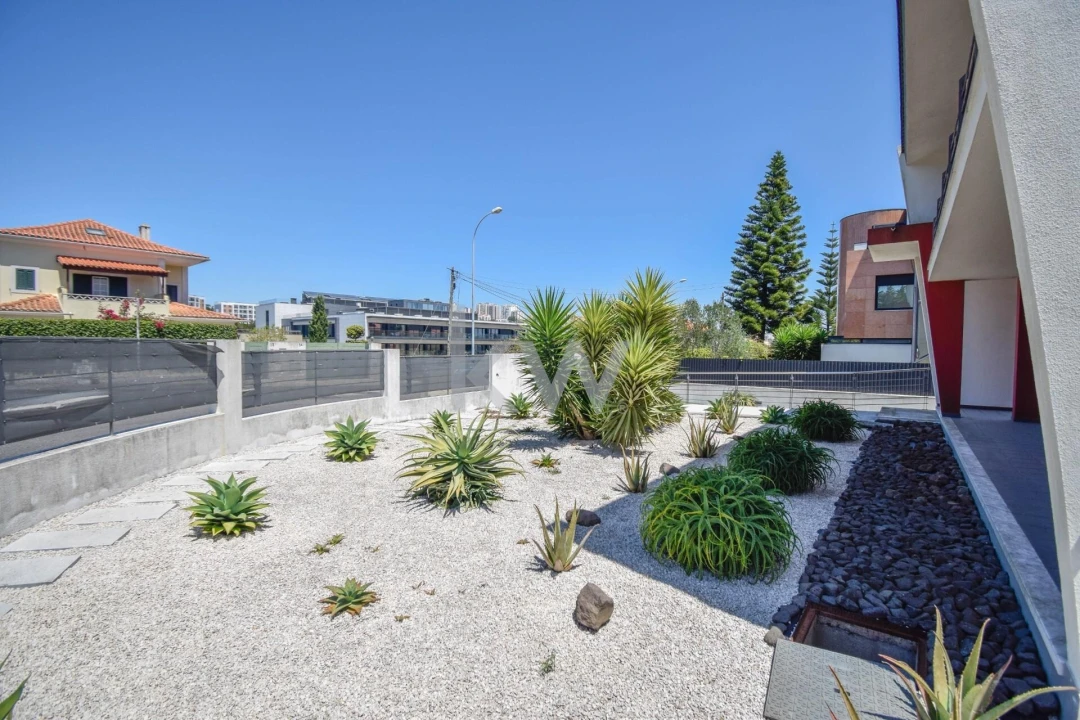 Moradia T4 para Venda em Carnaxide e Queijas Foto 5