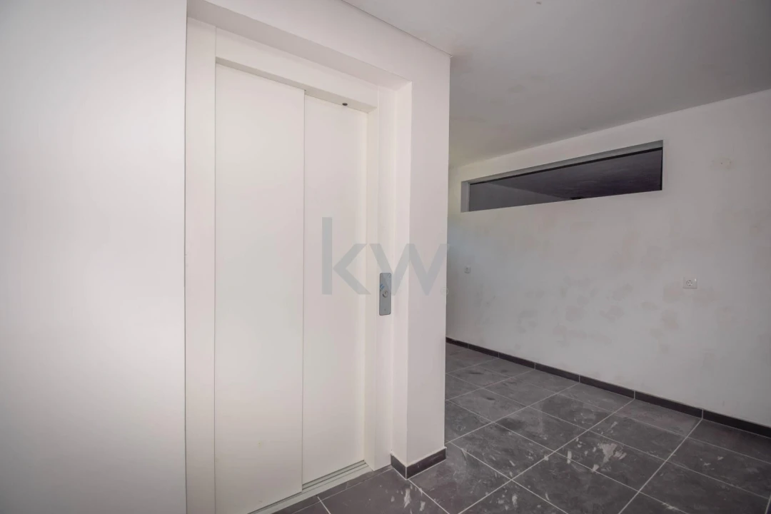 Moradia T4 para Venda em Carnaxide e Queijas Foto 50