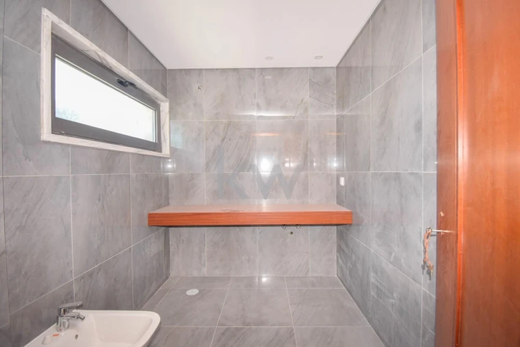 Moradia T4 para Venda em Carnaxide e Queijas Foto 28