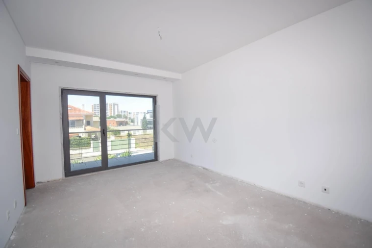 Moradia T4 para Venda em Carnaxide e Queijas Foto 35