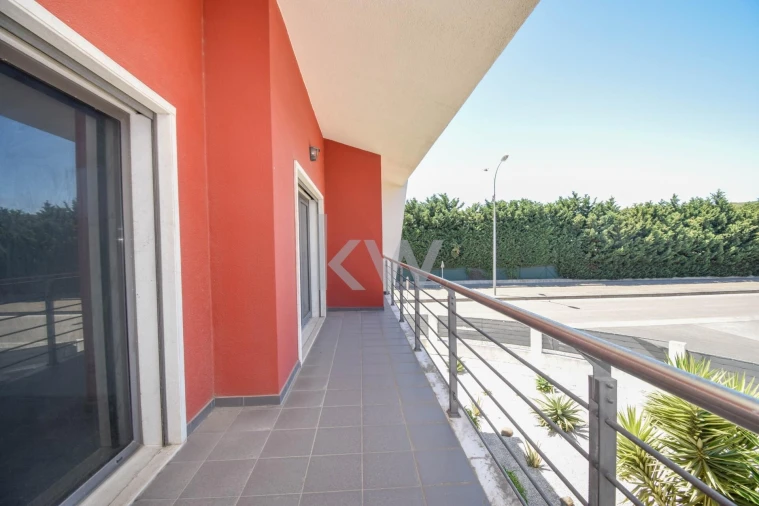 Moradia T4 para Venda em Carnaxide e Queijas Foto 43