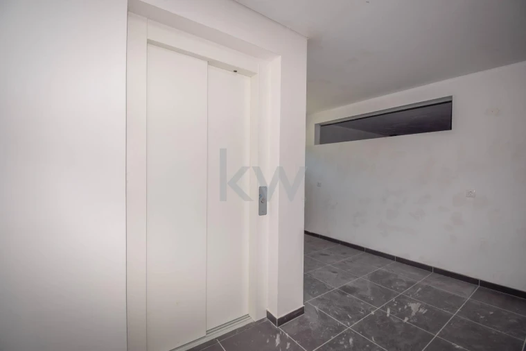 Moradia T4 para Venda em Carnaxide e Queijas Foto 50