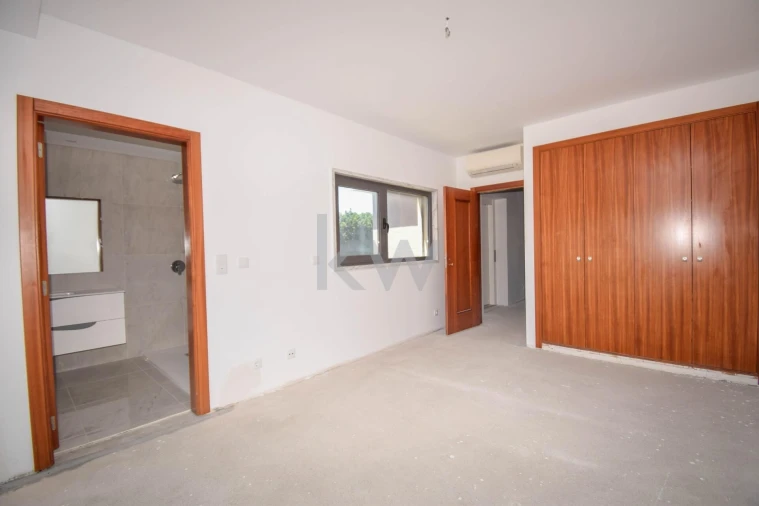 Moradia T4 para Venda em Carnaxide e Queijas Foto 32