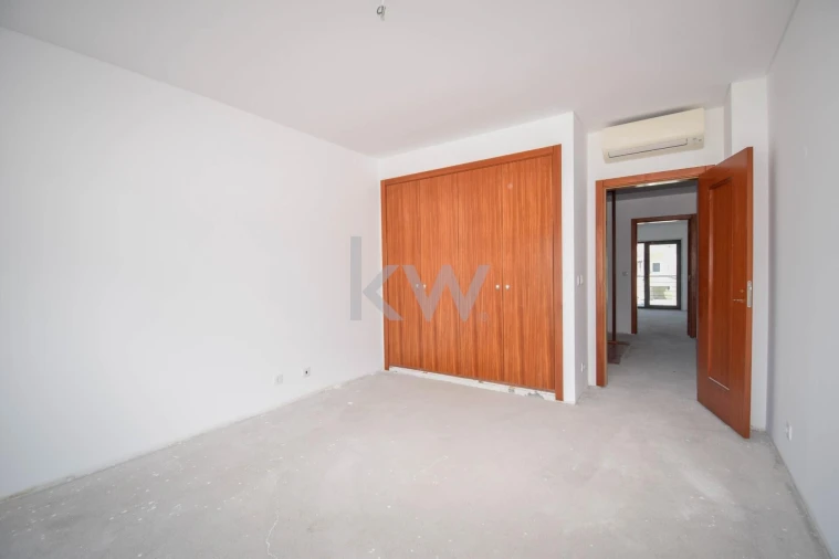 Moradia T4 para Venda em Carnaxide e Queijas Foto 30