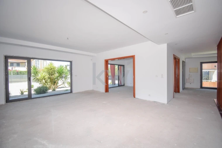 Moradia T4 para Venda em Carnaxide e Queijas Foto 14