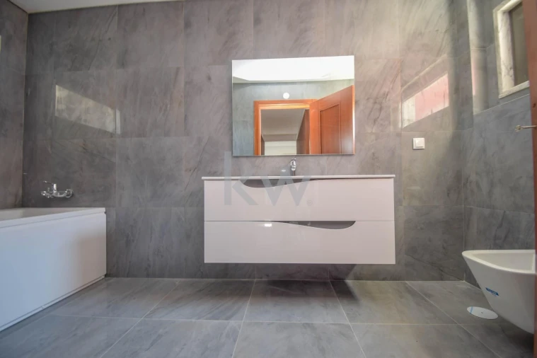 Moradia T4 para Venda em Carnaxide e Queijas Foto 40