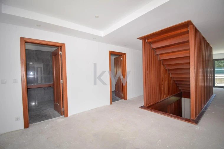 Moradia T4 para Venda em Carnaxide e Queijas Foto 10