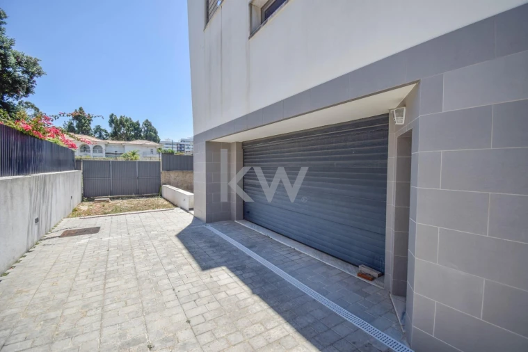 Moradia T4 para Venda em Carnaxide e Queijas Foto 54