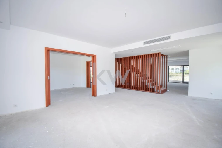 Moradia T4 para Venda em Carnaxide e Queijas Foto 12